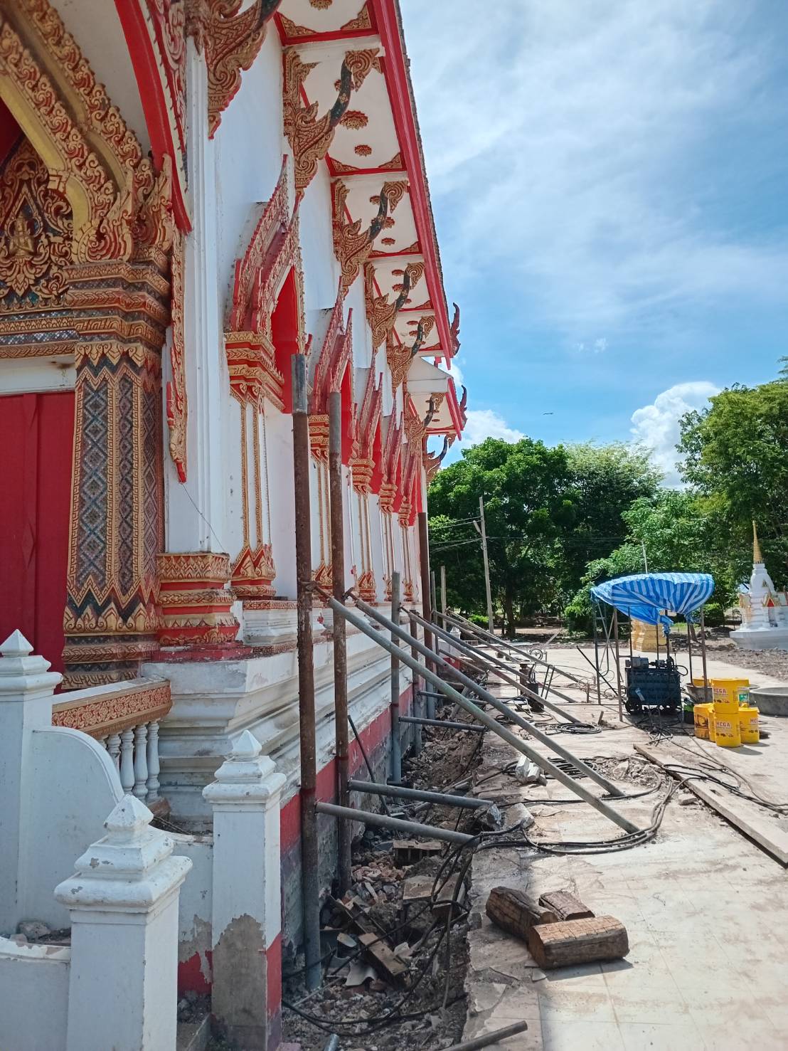 รับดีดบ้าน ย้ายบ้าน ยกบ้าน โบสถ์ ศาลาวัด ครบวงจรโดยช่างประสิทธิ์
